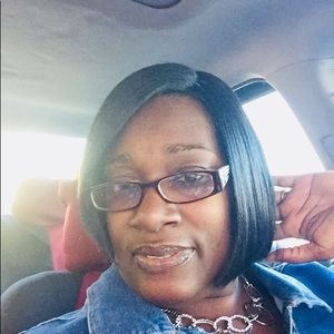 Meet your Posher, Elaine